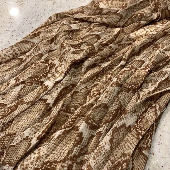 Pleated Midi Skirt - Picture 7 of 7